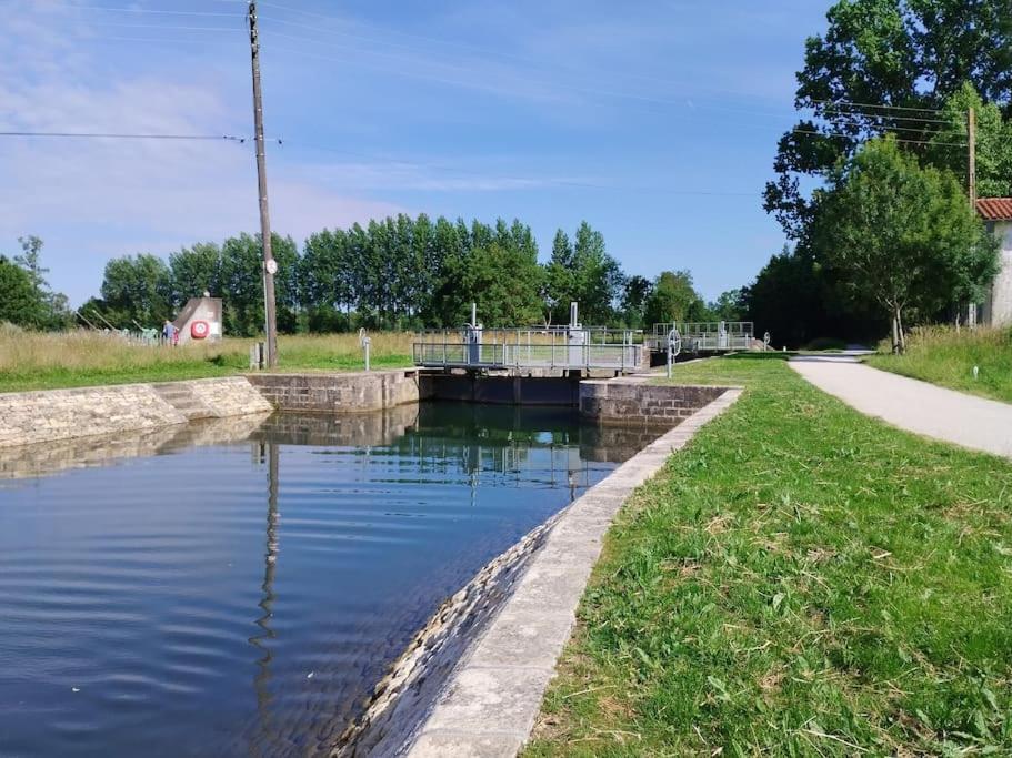 Gite Le Vieux Moulin Sansais Eksteriør billede